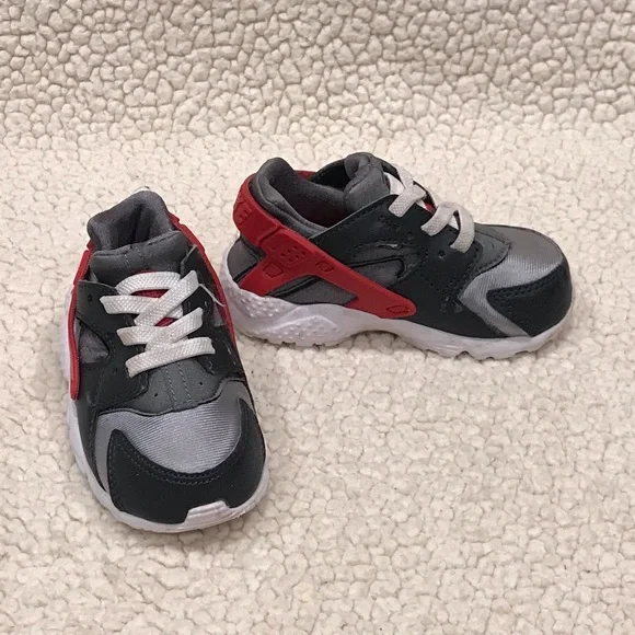 Nike Fashion Athletic Shoes
Toddler Boy or Girl Size 6
Smoke Free Home
Bundle & - Picture 9 of 13